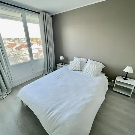 Beautiful And Modern Flat With Double Bedroom In *